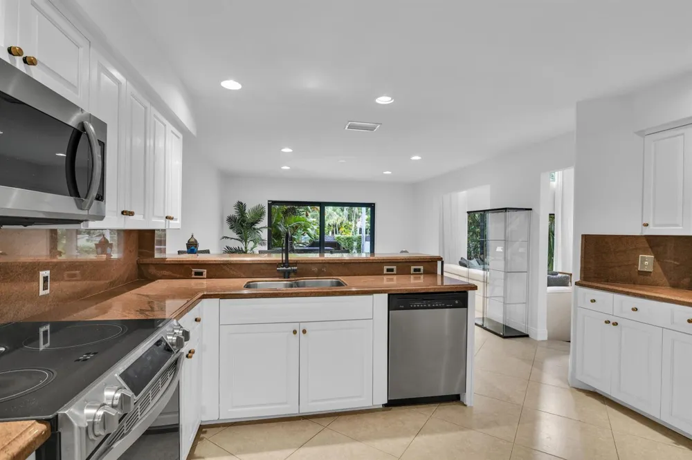 753 Villa Portofino Circle Deerfield Beach, FL 33442