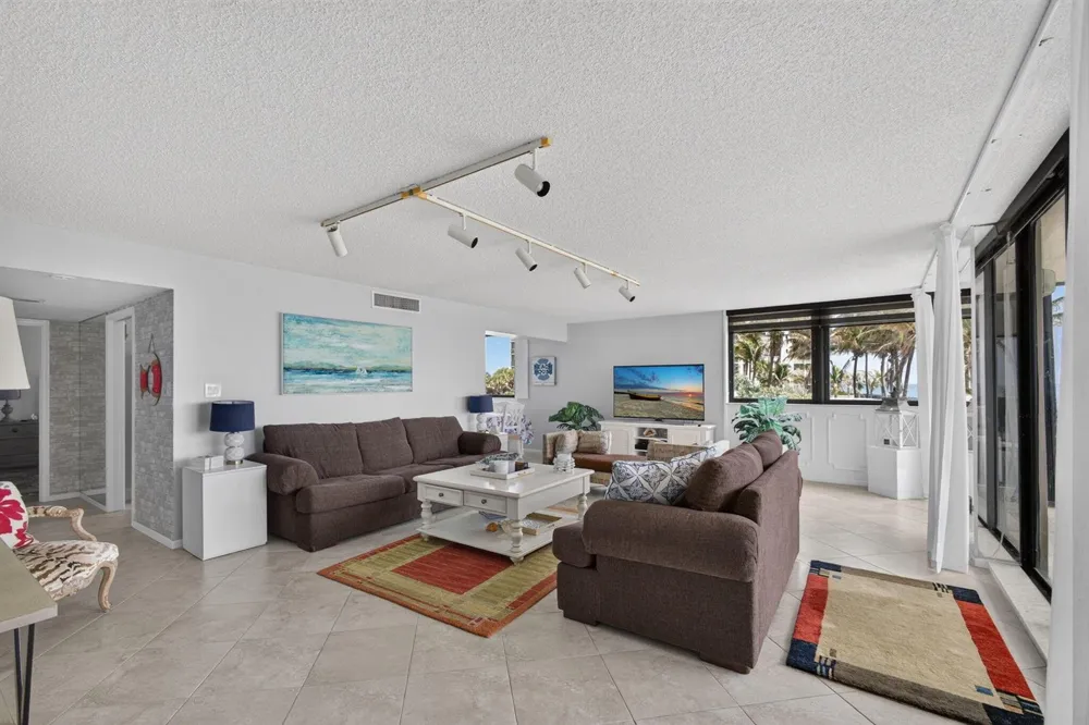5380 Ocean Drive #2e Riviera Beach, FL 33404
