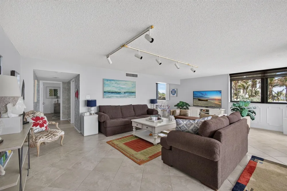 5380 Ocean Drive #2e Riviera Beach, FL 33404