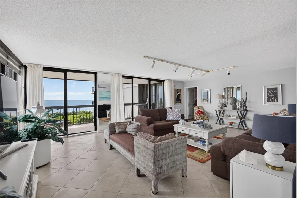 5380 Ocean Drive #2e Riviera Beach, FL 33404