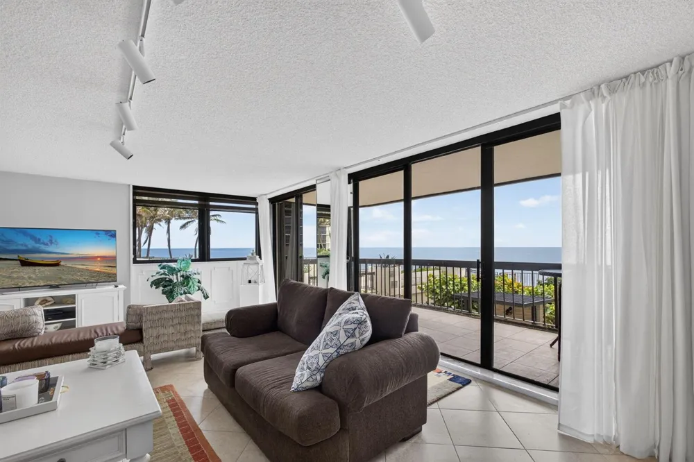 5380 Ocean Drive #2e Riviera Beach, FL 33404