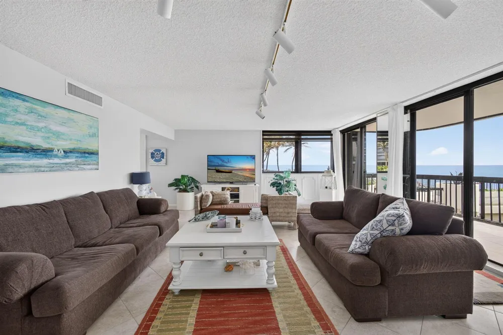 5380 Ocean Drive #2e Riviera Beach, FL 33404