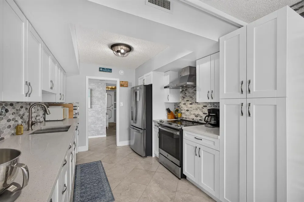 5380 Ocean Drive #2e Riviera Beach, FL 33404