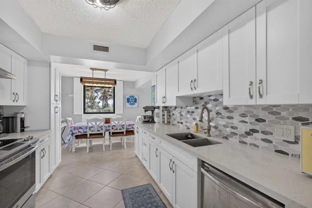 5380 Ocean Drive #2e Riviera Beach, FL 33404
