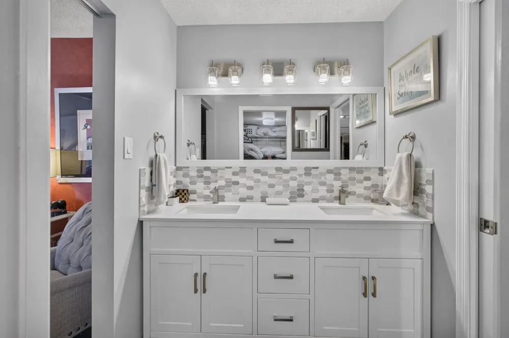 5380 Ocean Drive #2e Riviera Beach, FL 33404