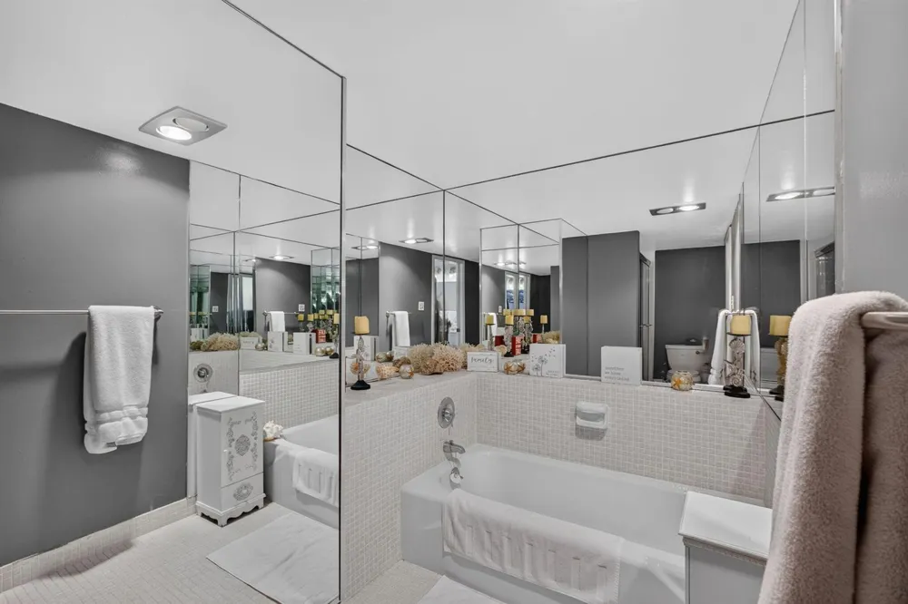 5380 Ocean Drive #2e Riviera Beach, FL 33404