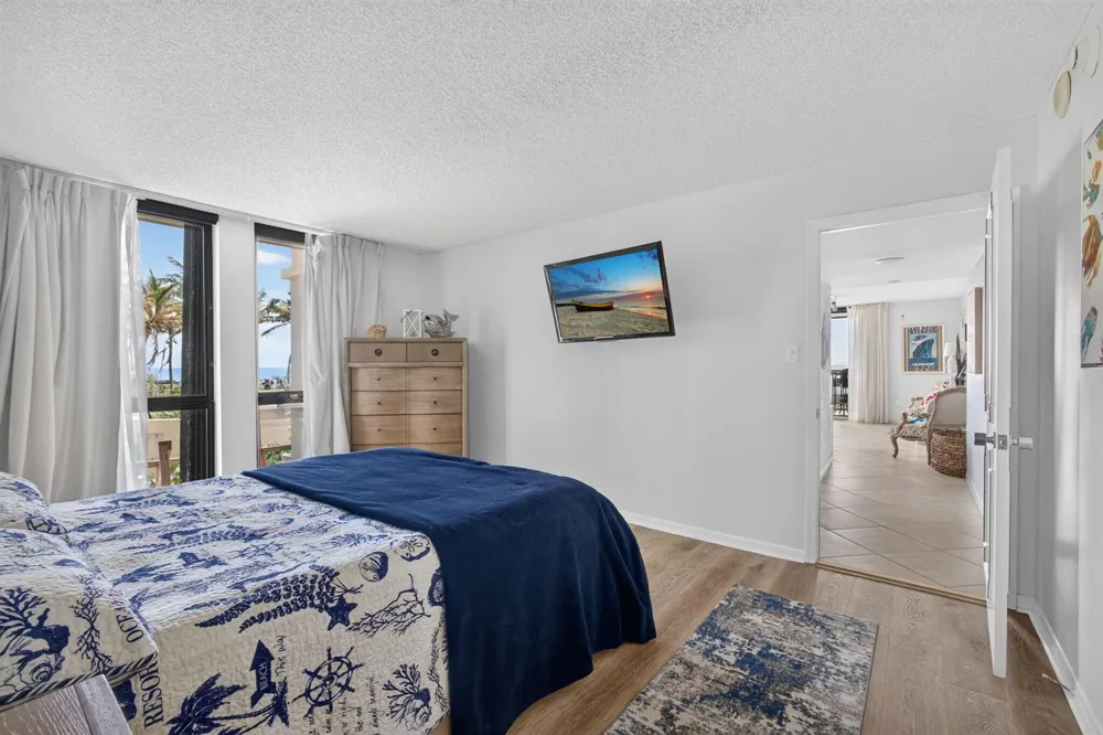 5380 Ocean Drive #2e Riviera Beach, FL 33404