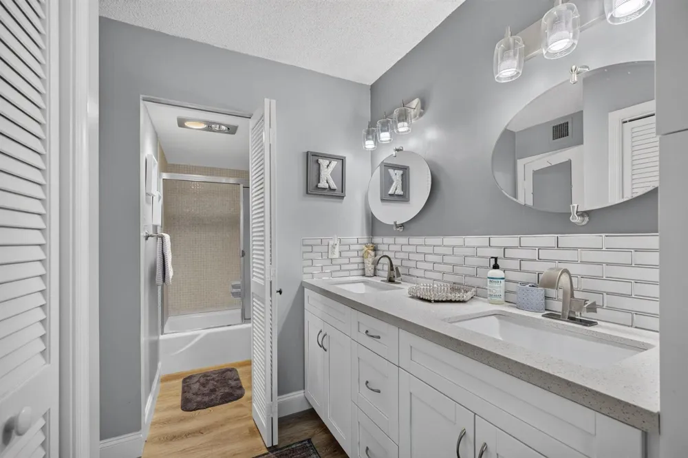 5380 Ocean Drive #2e Riviera Beach, FL 33404