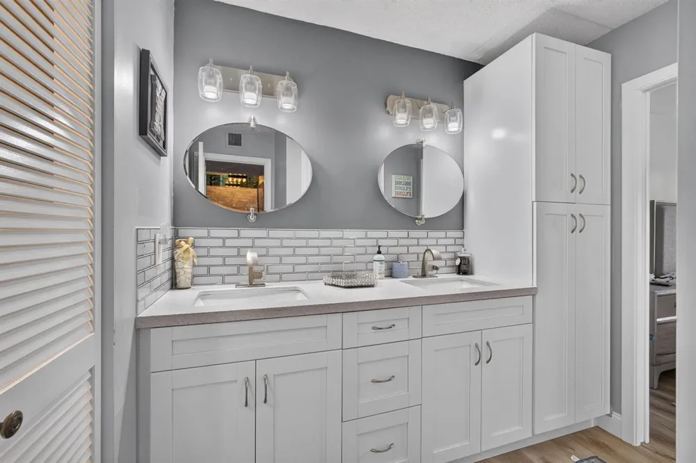 5380 Ocean Drive #2e Riviera Beach, FL 33404