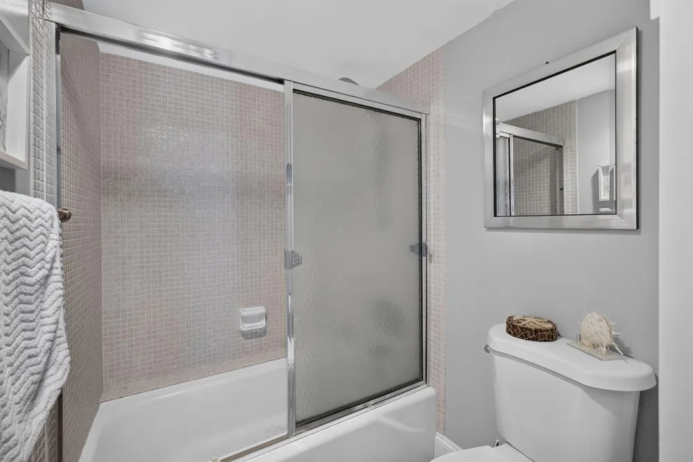 5380 Ocean Drive #2e Riviera Beach, FL 33404