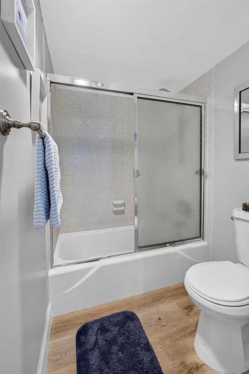 5380 Ocean Drive #2e Riviera Beach, FL 33404