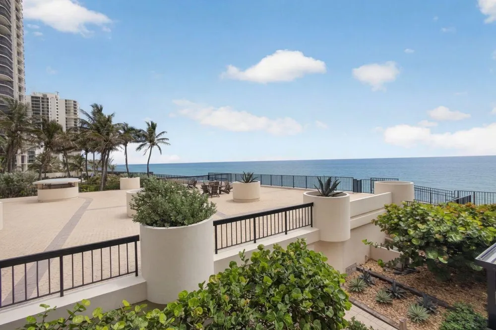 5380 Ocean Drive #2e Riviera Beach, FL 33404