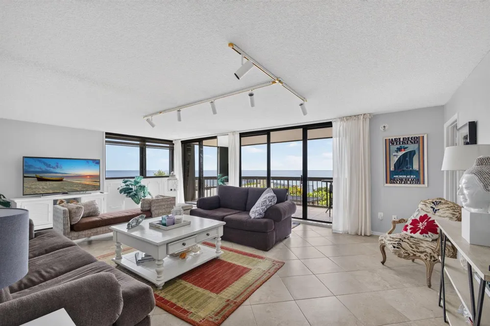 5380 Ocean Drive #2e Riviera Beach, FL 33404