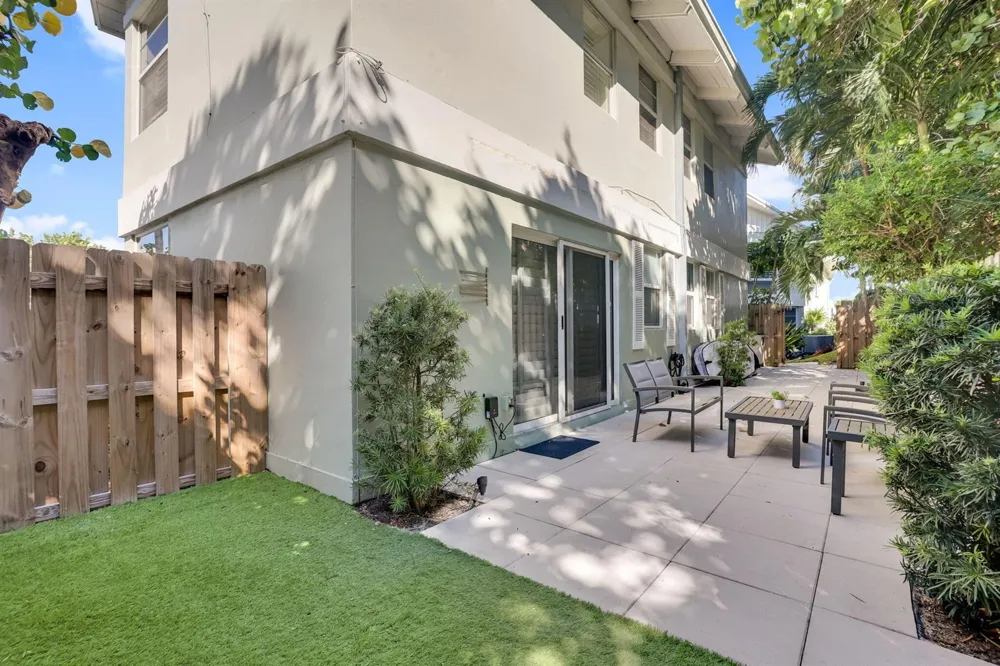 320 S OCEAN BOULEVARD #LP Delray Beach, FL 33483