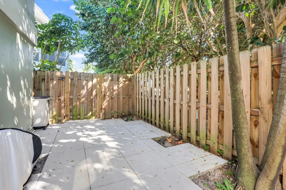 320 S OCEAN BOULEVARD #LP Delray Beach, FL 33483