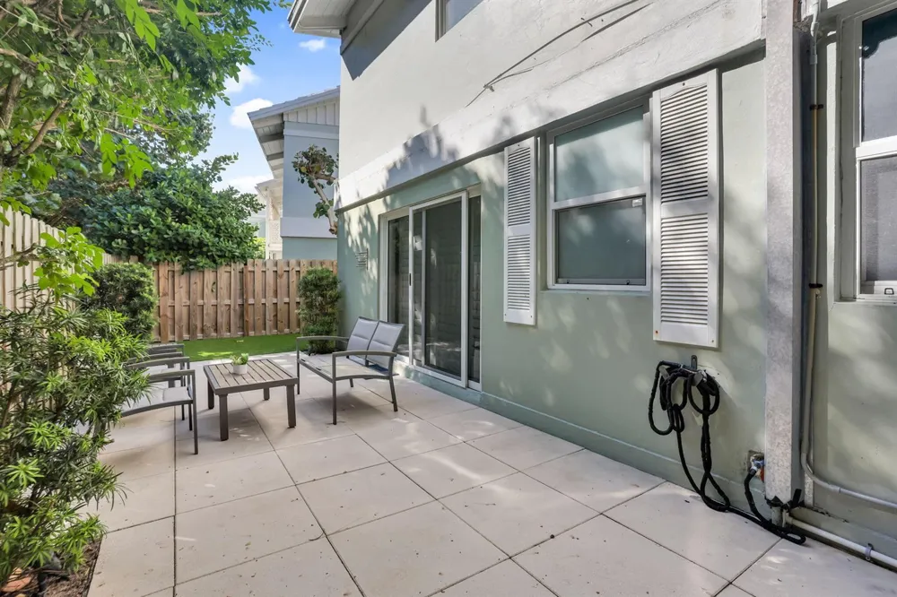 320 S OCEAN BOULEVARD #LP Delray Beach, FL 33483