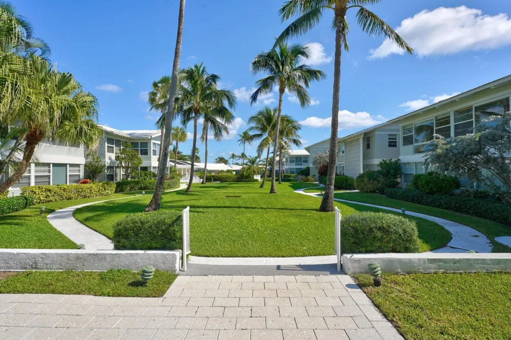 320 S OCEAN BOULEVARD #LP Delray Beach, FL 33483