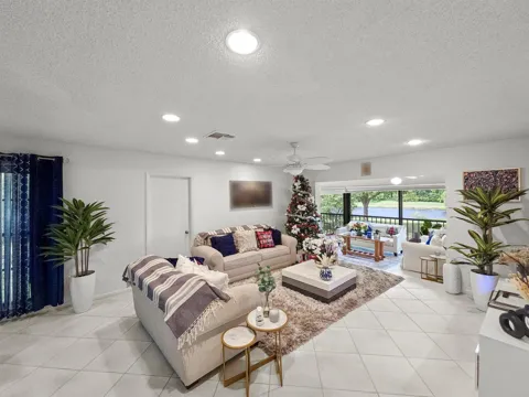 9286 Vista Del Lago #35b
