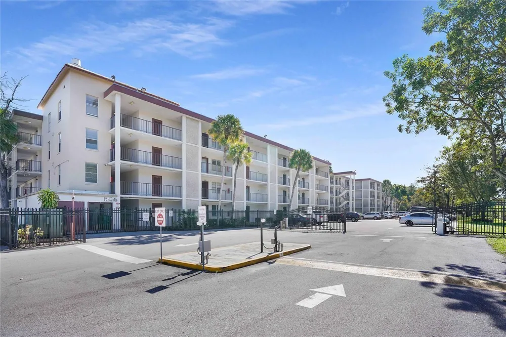 2650 NW 49th Avenue #320 Lauderdale Lakes, FL 33313