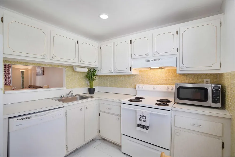 2650 NW 49th Avenue #320 Lauderdale Lakes, FL 33313