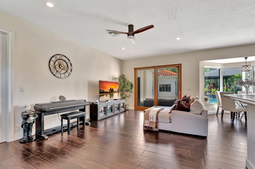6131 NW 30th Avenue Boca Raton, FL 33496
