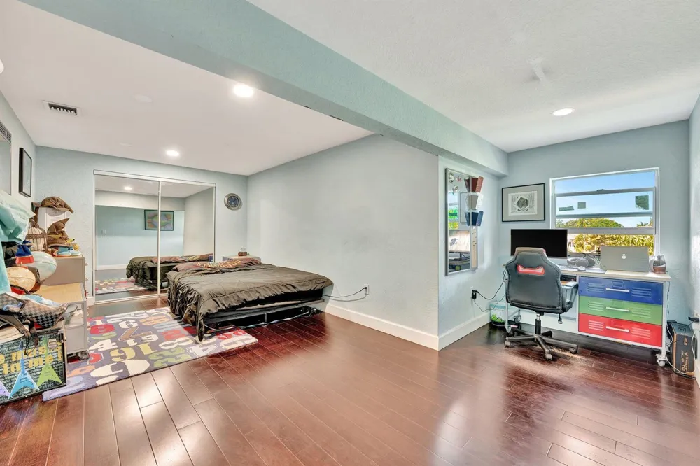 6131 NW 30th Avenue Boca Raton, FL 33496