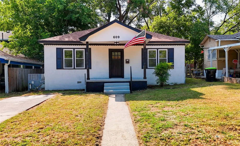 609 Oak Street Holdenville, OK 74848