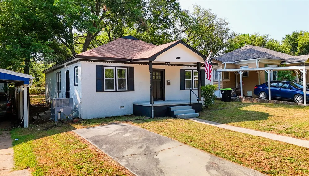 609 Oak Street Holdenville, OK 74848