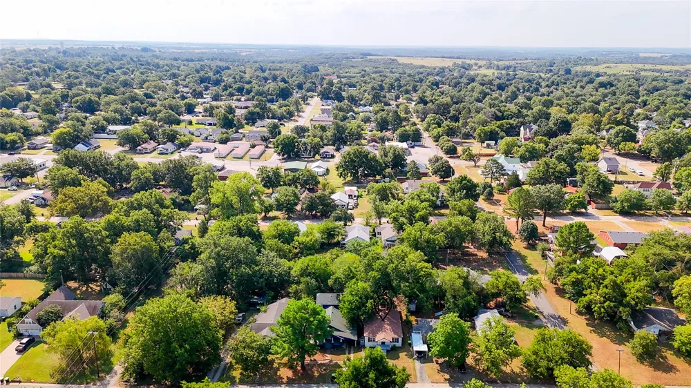 609 Oak Street Holdenville, OK 74848