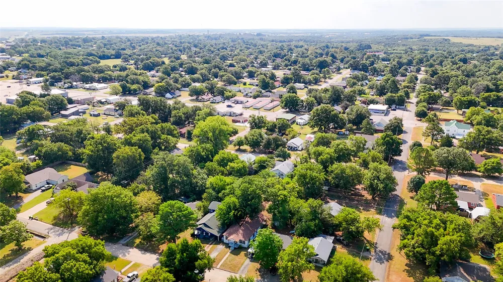 609 Oak Street Holdenville, OK 74848