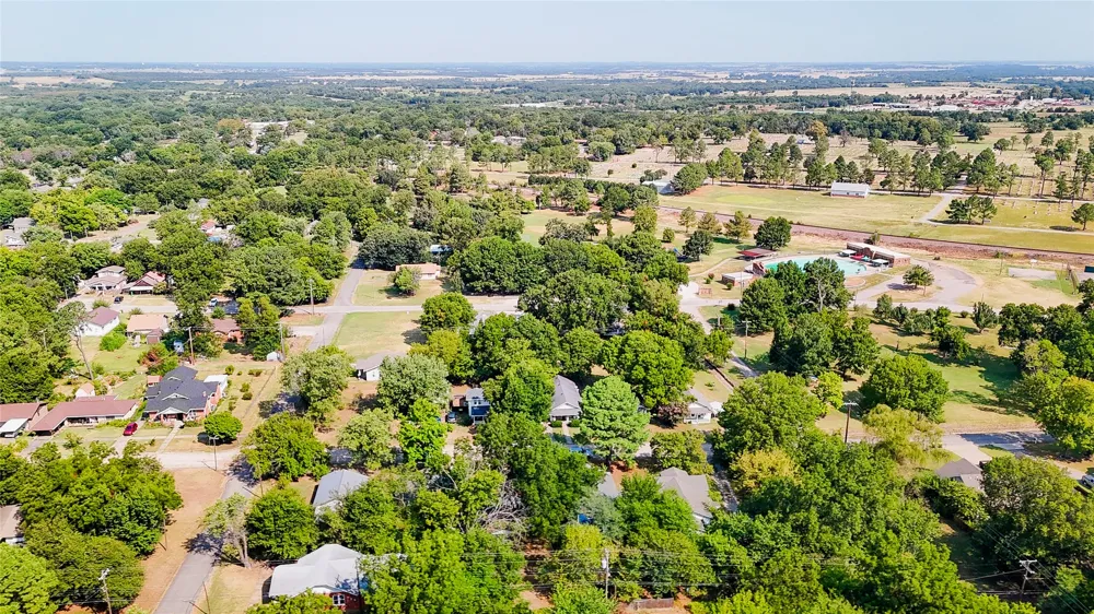 609 Oak Street Holdenville, OK 74848
