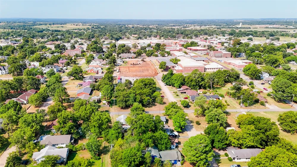 609 Oak Street Holdenville, OK 74848