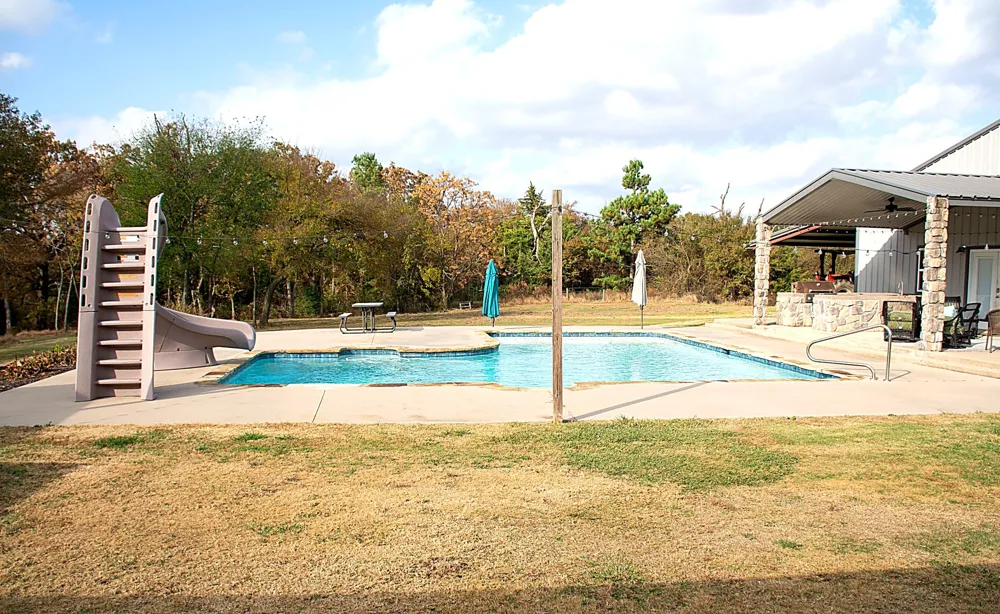 1550 County Road 3385 Saltillo, TX 75478
