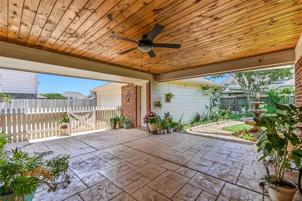 1226 Martinez Court Friendswood, TX 77546