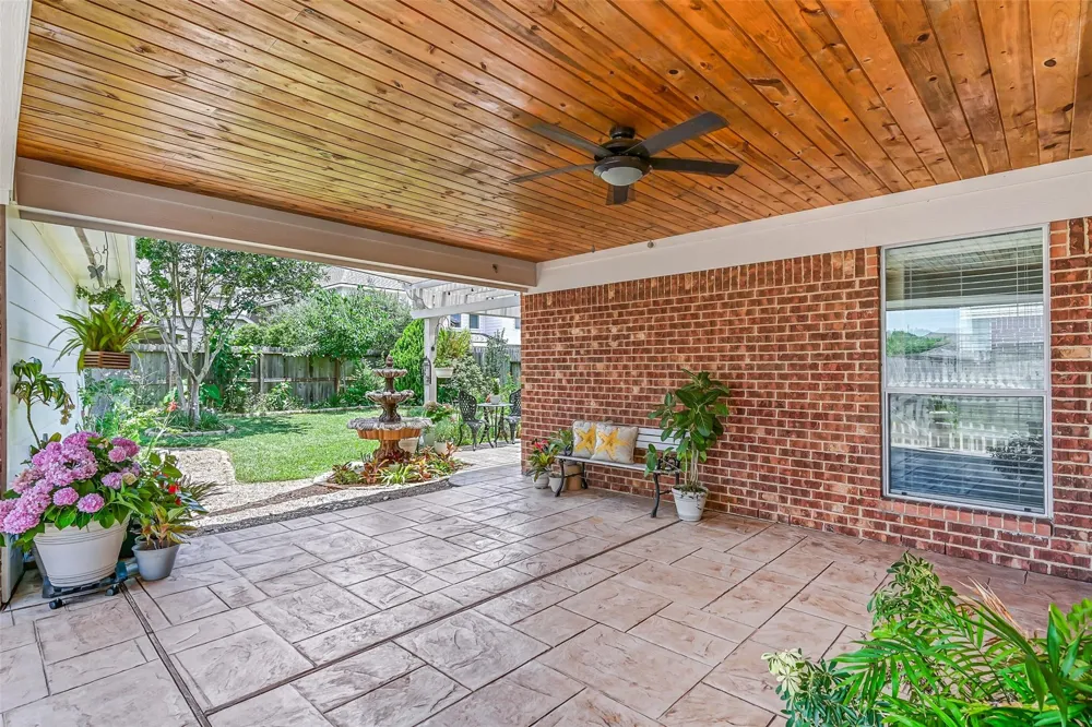 1226 Martinez Court Friendswood, TX 77546