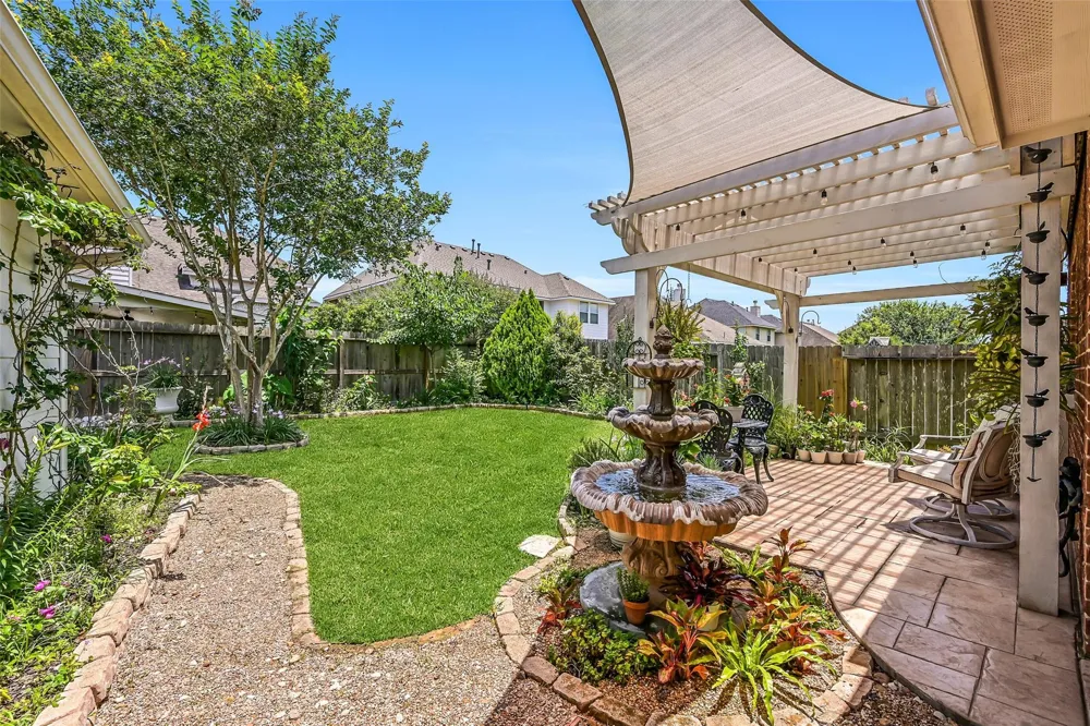 1226 Martinez Court Friendswood, TX 77546