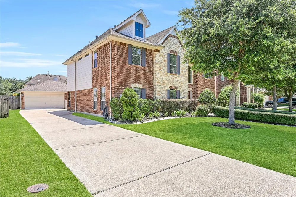 1226 Martinez Court Friendswood, TX 77546
