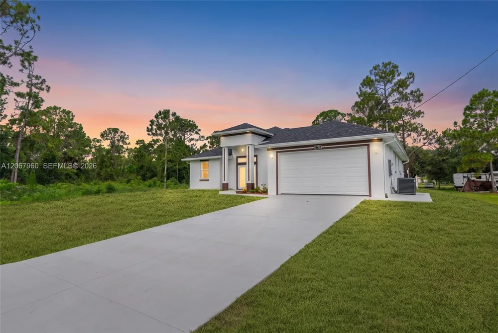 1113 Henry Ave Lehigh Acres, FL 3972