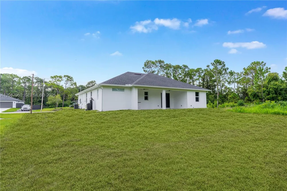 1113 Henry Ave Lehigh Acres, FL 3972