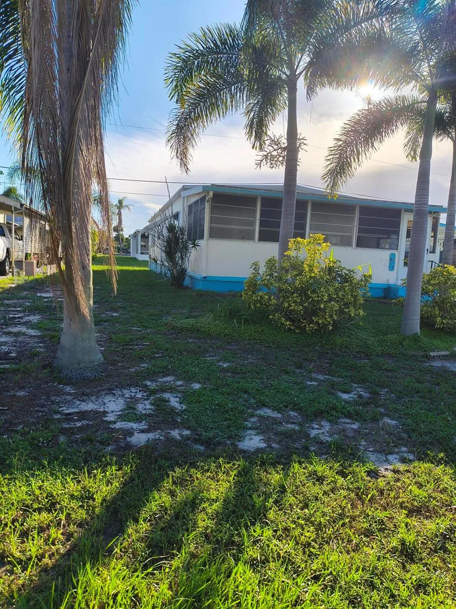 8294 SE SANDY LANE Hobe Sound, FL 33455