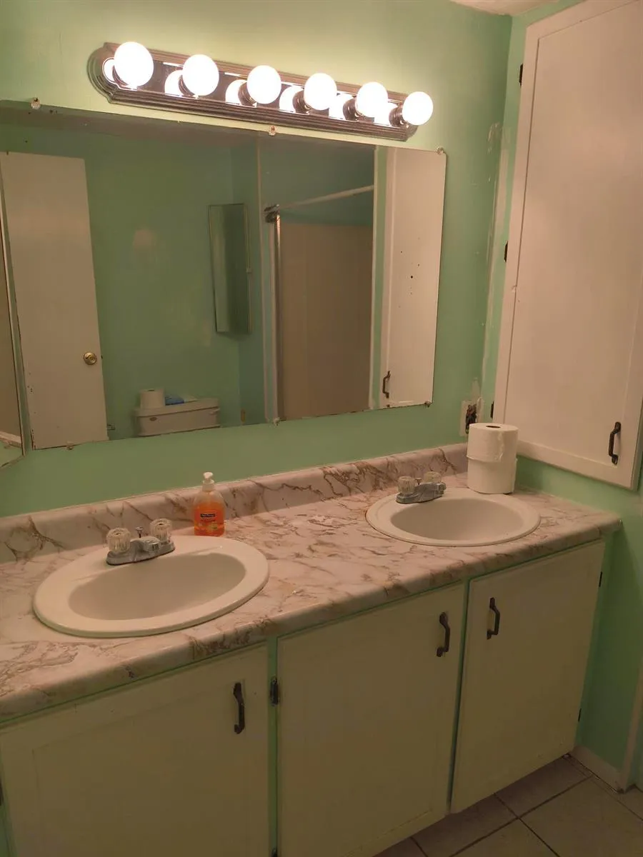8294 SE SANDY LANE Hobe Sound, FL 33455