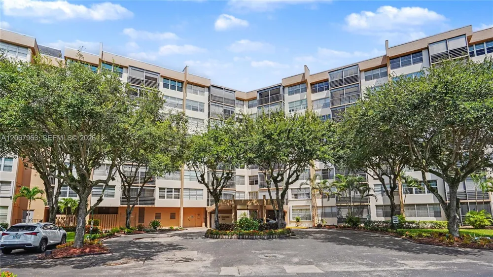 1300 Saint Charles Pl #417 Pembroke Pines, FL 33026