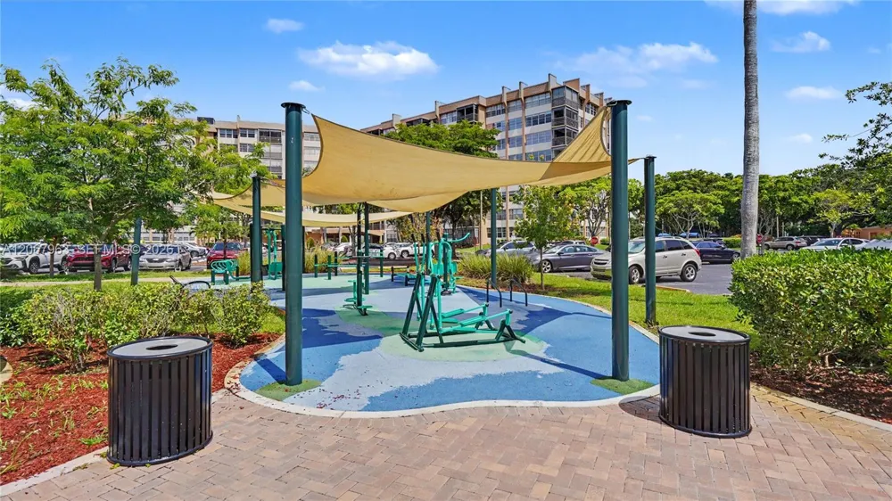 1300 Saint Charles Pl #417 Pembroke Pines, FL 33026