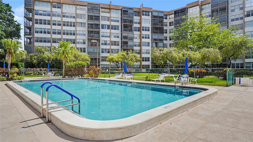 1300 Saint Charles Pl #417 Pembroke Pines, FL 33026