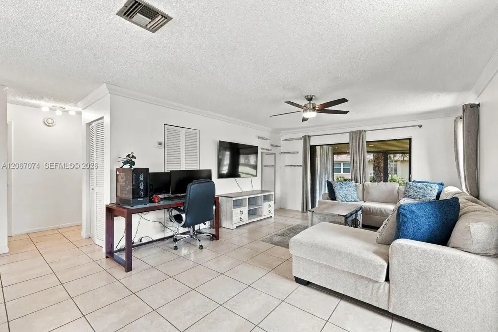 206 SE 1st Cir #13-B Boynton Beach, FL 33435