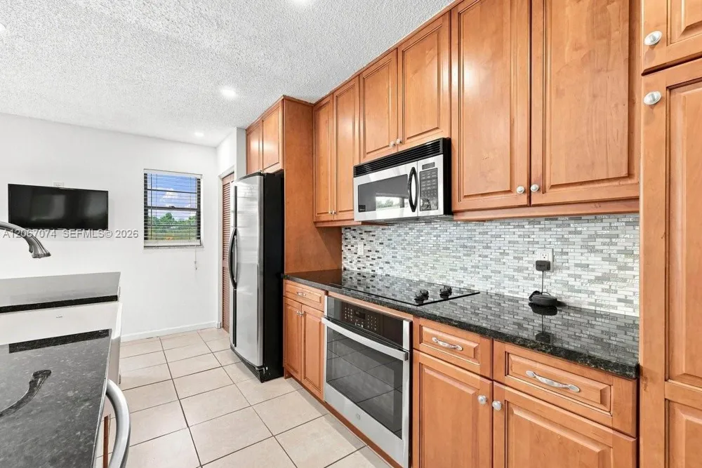 206 SE 1st Cir #13-B Boynton Beach, FL 33435