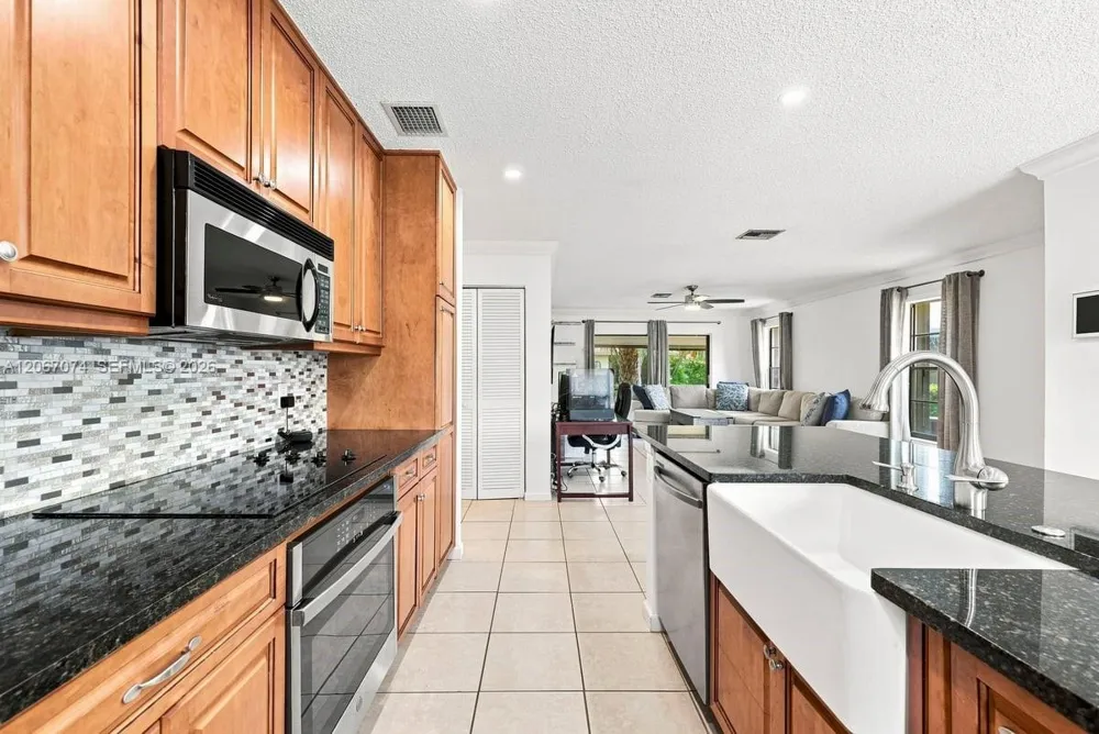 206 SE 1st Cir #13-B Boynton Beach, FL 33435