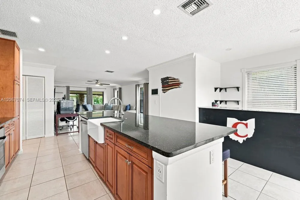 206 SE 1st Cir #13-B Boynton Beach, FL 33435