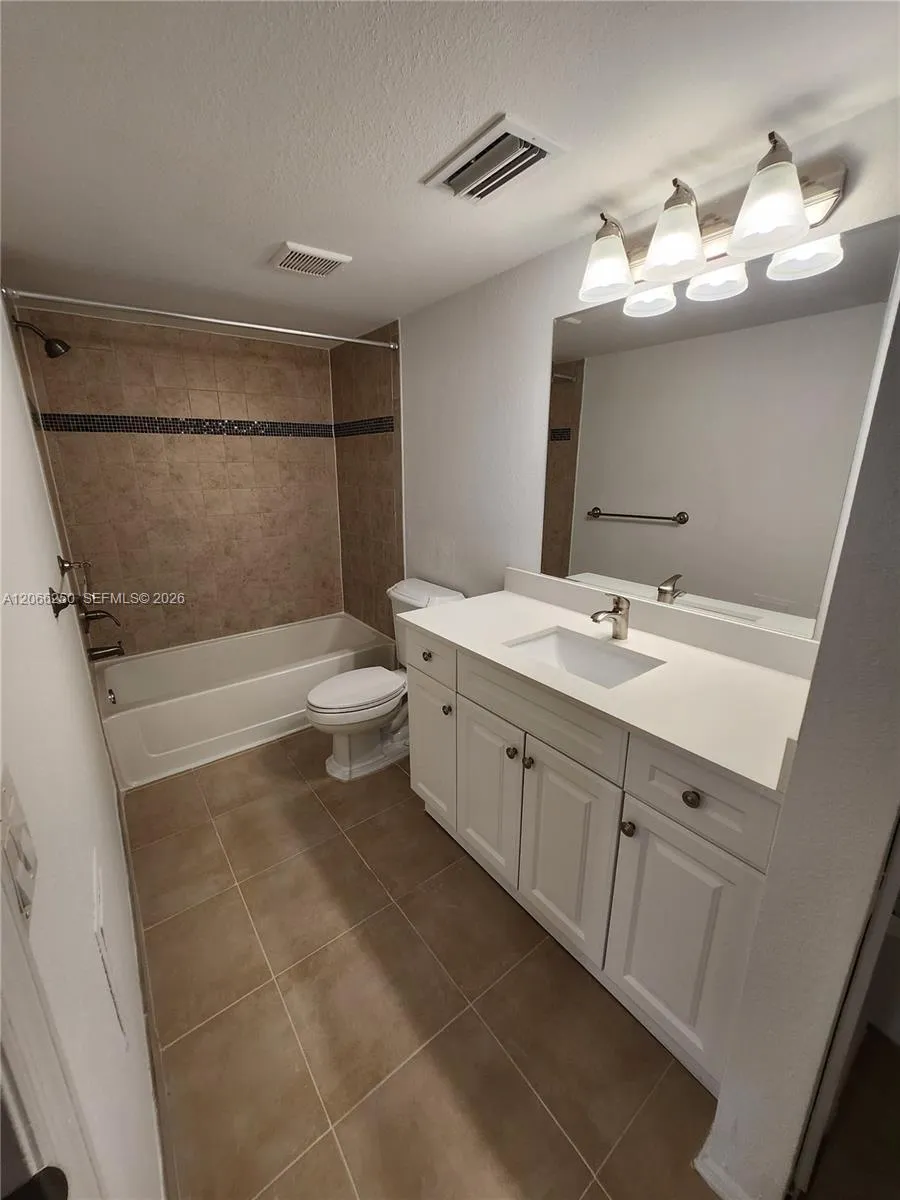2826 S University Dr #3203 Davie, FL 33328