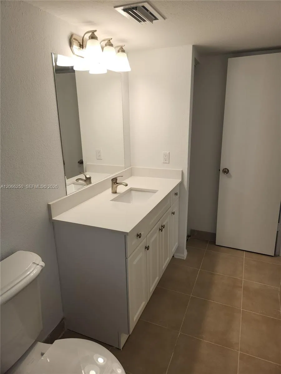 2826 S University Dr #3203 Davie, FL 33328